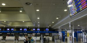 Απεργούν το σαββατοκύριακο οι ελεγκτές εναέριας κυκλοφορίας