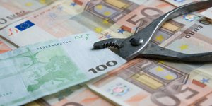 Μειώνονται τα πρόστιμα σε επιχειρήσεις και οι προσαυξήσεις