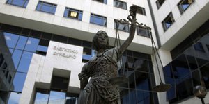 Αντισυνταγματικές οι περικοπές στο εφάπαξ -Πονοκέφαλος στην κυβέρνηση από την απ