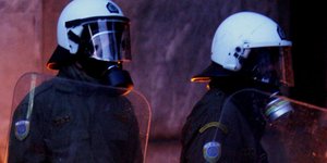 Χάος στην Πάτρα -Συγκρούσεις αντιεξουσιαστών και ΜΑΤ