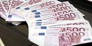 Οργιο φοροδιαφυγής -Ατομα με καταθέσεις ακόμη και 30 εκατ. ευρώ στα 65 CD