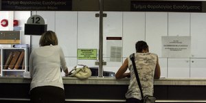 Μπόνους εκπτώσεις στους συνεπείς οφειλέτες -Τα τρία σενάρια του ΥΠΟΙΚ για τα χρέ