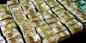 Γερμανός οικονομολόγος: Χρειάζεται κι άλλη διαγραφή χρέους -Η Ελλάδα δεν μπορεί 