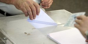 Δημοσκόπηση Public Issue: Ισχνό προβάδισμα ΣΥΡΙΖΑ στις ευρωεκλογές