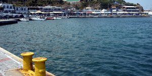 Ταλαιπωρία για 2.000 επιβάτες στη Ραφήνα -Μπλέχτηκαν άγκυρα και προπέλα πλοίων 