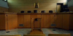 «Καμπάνα» σε τρεις εφοριακούς -Είχαν ζητήσει φακελάκι 25.000 ευρώ από επιχειρημα