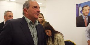 Εξόρμηση του Καραμανλή στη Σαμαρίνα με παϊδάκια και καλό κρασί [εικόνα]