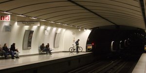 Aπίστευτο σκηνικό στο μετρό -Ακινητοποιήθηκε συρμός
