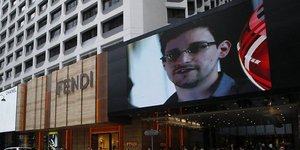 Οι Αμερικανοί απαιτούν την παράδοση του Σνόουντεν από τη Ρωσία – Απειλούν με συν