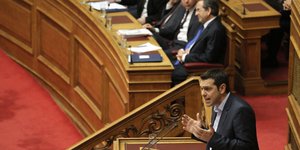 Δημοσκόπηση Public Issue: Ανοίγει η ψαλίδα ανάμεσα σε ΝΔ και ΣΥΡΙΖΑ -Διψήφια δια