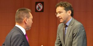 Σόιμπλε: Αντιμετωπίσιμα τα προβλήματα με την Τρόικα -Ντάισελμπλουμ: Μείνετε προσ