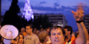 Μύρισε Χριστούγεννα στο Σύνταγμα! - Το πολυνομοσχέδιο άναψε τα λαμπάκια του δέντ