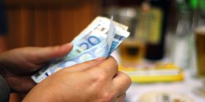 Καλπάζει η φοροδιαφυγή -Δύο στους τρεις Ελληνες εργαζόμενους αποκρύπτουν εισοδήμ