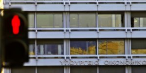 Πάνω από 200 εκατ. ευρώ στα ταμεία του Δημοσίου από φόρο για όσους έβγαλαν λεφτά