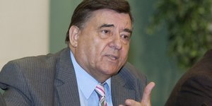 Στην εντατική του Ιατρικού Κέντρου ο Γιώργος Καρατζαφέρης