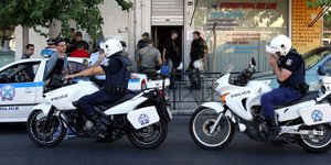 Κατεπείγουσα έρευνα για τον αστυνομικό – γυμναστή των Χρυσαυγιτών