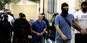 Το SMS του Λαγού που σοκάρει: «Θα φάνε γερό πέσιμο τα κομμούνια στο Πέραμα» 