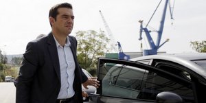 Νέα κόντρα ΣΥΡΙΖΑ- κυβέρνησης με φόντο τις παρακολουθήσεις