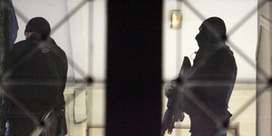 Συνελήφθησαν οι γονείς του συνοδηγού του Ρουπακιά – Προσπάθησαν να του περάσουν