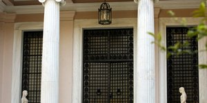 Θα επιβεβαιωθεί η κυβερνητική σταθερότητα με την πρόταση δυσπιστίας εκτιμούν στο