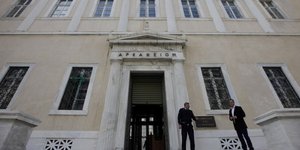 ΣτΕ: Νόμιμες οι περικοπές στους υπαλλήλους του υπουργείου Οικονομικών