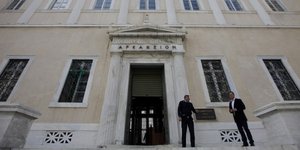 ΣτΕ: Συνταγματικές οι περικοπές στους Πανεπιστημιακούς -Δεν τους εξισώνει με ένσ