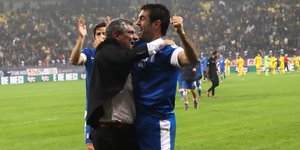 Τα ελληνικά του Σάντος και η εντολή που πήρε ο Καραγκούνης από το γιο του
