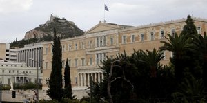 Τηλεφώνημα για βόμβα στη Βουλή -Εξονυχιστικός έλεγχος