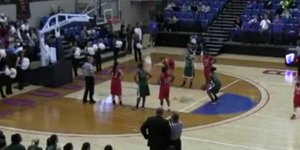 Δεν μπόρεσε να φτάσει τη μπάλα στο καλάθι από τη βολή [βίντεο]