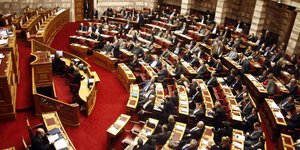 «Ποδαρικό» με γκρίνια και απόσυρση τροπολογιών έκανε η Βουλή