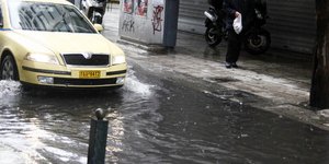 Προβλήματα στην Αττική εξαιτίας της καταιγίδας και των ισχυρών ανέμων -Εγκλωβίστ