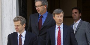 Καρακούσης: «Η Τρόικα βλέπει την Ελλάδα ως επιτραπέζιο»