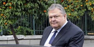 Ο Κέρι κατακεραύνωσε τον Βενιζέλο: «Πώς επιτρέπετε σε εγκληματίες να παίρνουν άδ