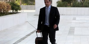 Τι είχε η βαλίτσα του Μπούκουρα -Το περίεργο αξεσουάρ με το οποίο πήγε στον Αρει