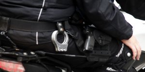 Χειροπέδες με μέτρο και συλλήψεις με ευγένεια -Οδηγίες του Αρείου Πάγου για τους
