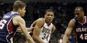 Εξαλλος ο Αντετοκούνμπο για ένα... σουβλάκι -Τον περίμενε δυσάρεστη έκπληξη 