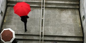 Αναποφάσιστος ο καιρός -Ζέστη και μπόρες το Σάββατο