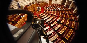 Σοκ: Η Βουλή έχει 1.983 υπαλλήλους