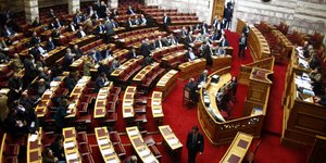 Βουλή 250 βουλευτών και ενίσχυση του Προέδρου της Δημοκρατίας συζητά η κυβέρνηση