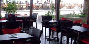 Σκηνές φαρ ουέστ στην Πέλλα – Εισέβαλε σε καφετέρια