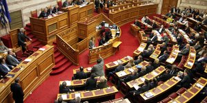 Στη Βουλή η λίστα Νικολούδη -75 δήμαρχοι και περιφερειακοί σύμβουλοι με «προβλημ