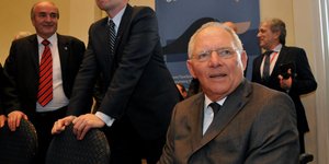 Σόιμπλε: Ισως χρειαστεί πρόσθετη βοήθεια η Ελλάδα -Κάτω από 10 δισ. ευρώ 