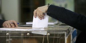 Στο Βύρωνα «έπεσαν» μπουνιές και την πλήρωσε η κάλπη -Ανάμεσα σε υποψήφιο και δι