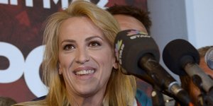 Η Δούρου καλεί τον Σγουρό σε διακαναλικό debate -Σε επίπεδο πολιτικών αρχηγών