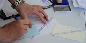Δημοσκόπηση: Διχασμένοι για τις εκλογές οι Ελληνες -Προβάδισμα ΣΥΡΙΖΑ