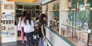 Καλούν σε συγκέντρωση διαμαρτυρίας στις 11:00 στο ΥΠ.ΠΟ.Α