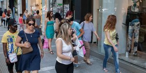 Ανοιχτά τα καταστήματα