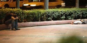 Σοκάρουν τα στοιχεία της Eurostat -Πάνω από 1 στους 3 Ελληνες κοντά στο όριο της