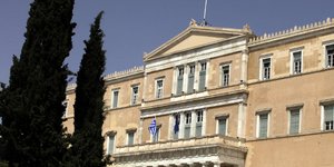 Στα τέλη Αυγούστου η ψήφιση του αντιρατσιστικού στη Βουλή