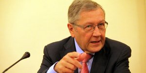 Ρέγκλινγκ: Το ΔΝΤ δεν θα φύγει από την Ελλάδα -Ζητούν την παραμονή του οι άλλες 